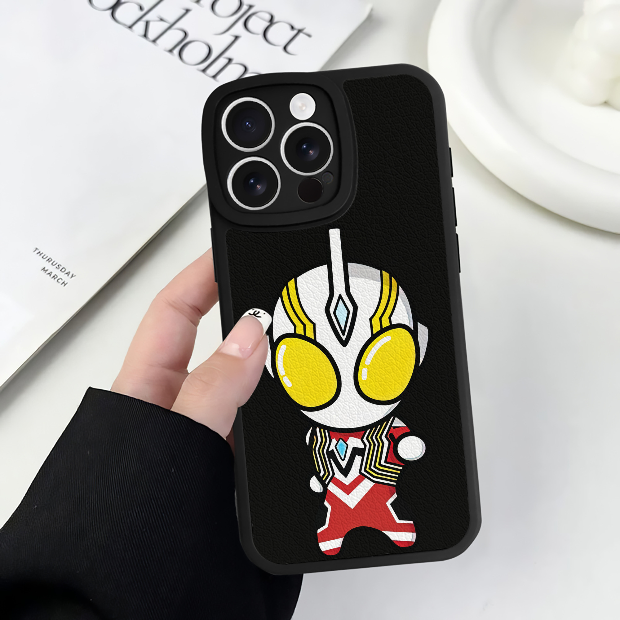 （画像用） ウルトラマン Ultraman 【iPhone 16シリーズ対応】シリコンスマホケース（レザー調） 材質：シリコン